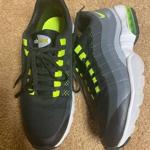Nike sneakers. Women’s US 8